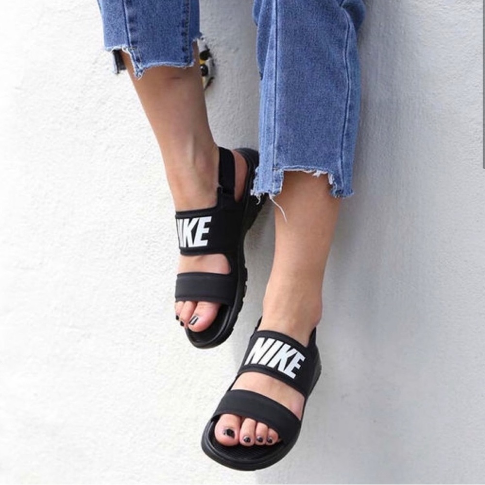 Nike Tanjun Sandal - Size 7